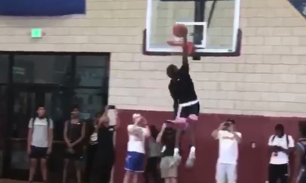 NBA - Vidéo : À 13 ans, le fils de LeBron lâche son premier dunk