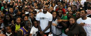 NBA – LeBron envoie un message aux élèves de son école