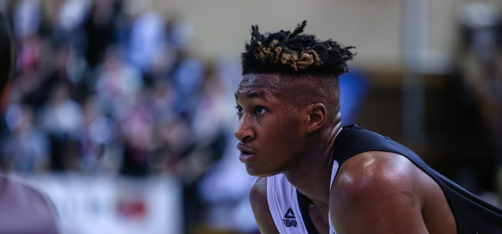 Alpha Kaba, prostré, pendant un match de l'ASVEL.