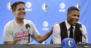 NBA – La bonne idée de Mark Cuban pour aider Dennis Smith Jr