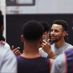 Insolite – Stephen Curry s’éclate en tant que coach à son camp d’entrainement !