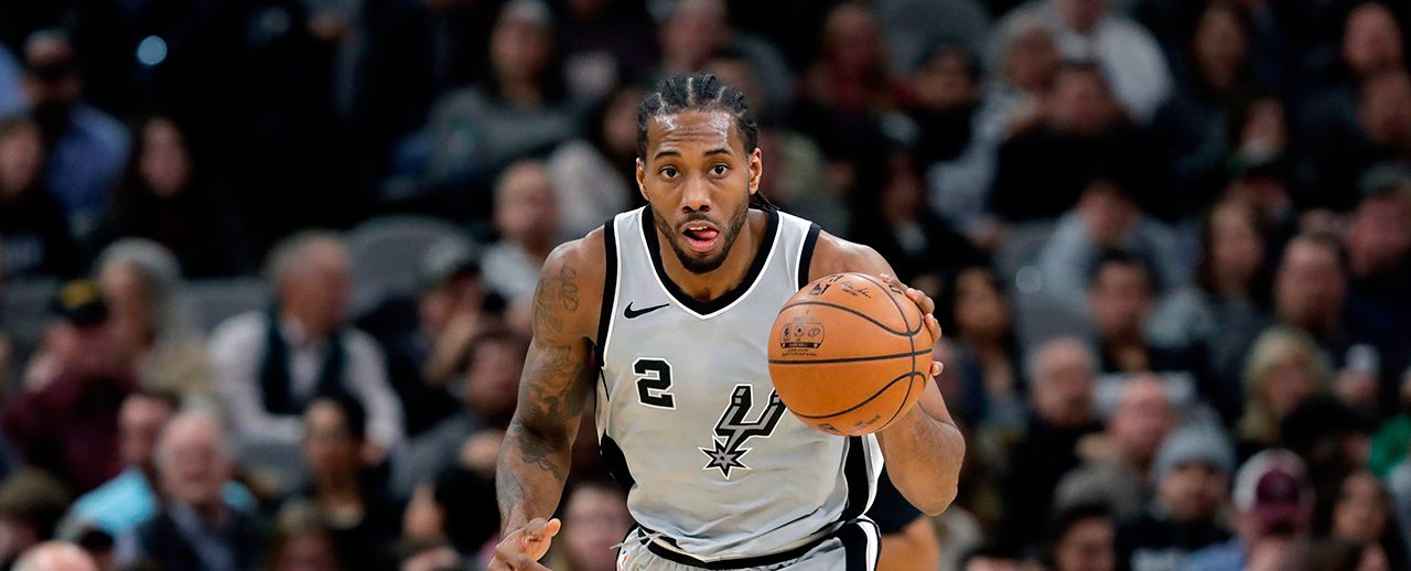 Kawhi Leonard sous le maillot des Spurs.