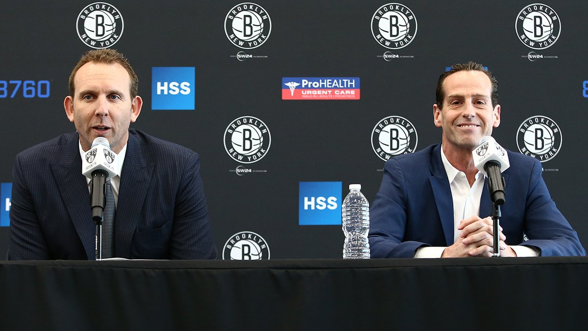 Sean Marks et Kenny Atkinson en conférence de presse