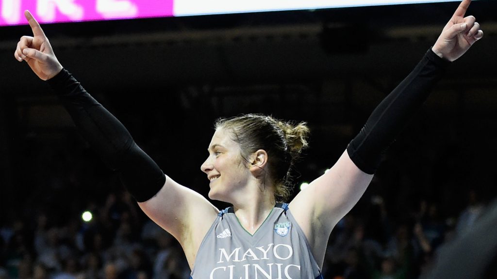 Lindsay Whalen, les doigts vers le ciel, sous la tunique des Lynx du Minnesota