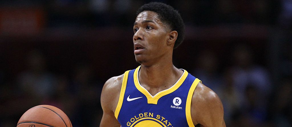 Patrick McCaw, balle en main sous le maillot des Warriors.