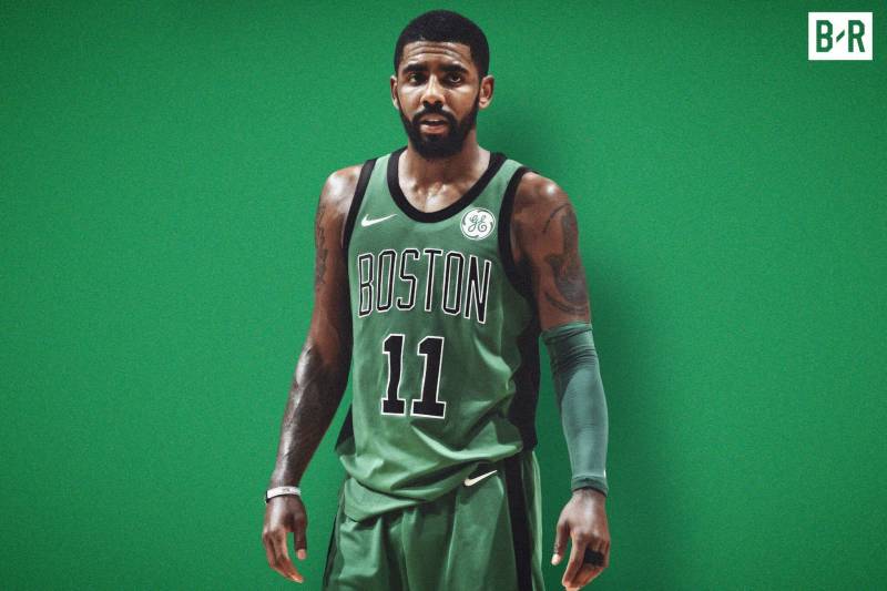 Kyrie Irving sous le maillot rétro des Celtics