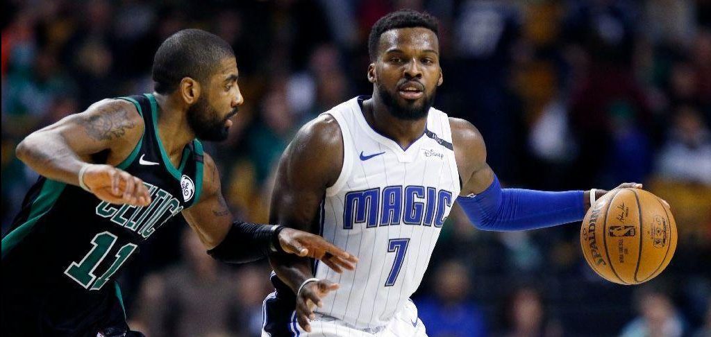 Shelvin Mack face à Kyrie Irving, sous le maillot du Magic