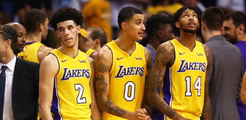 Lonzo Ball, Kyle Kuzma et Brandon Ingram sous le maillot des Lakers.