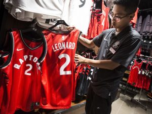 NBA – Les fans des Raptors lancent la campagne « Kawhi ou Mourir »