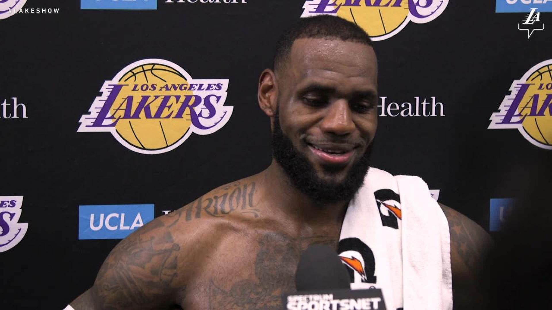 LeBron James en conférence de presse pour les Lakers