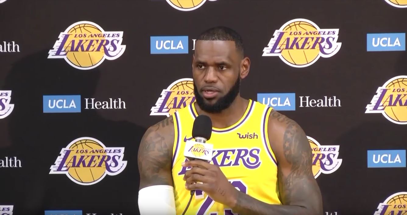 Lebron James en conférence de presse lors du media day avec les Lakers