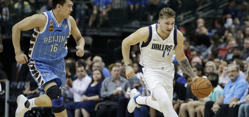 Luka Doncic en contre-attaque lors du match face aux Ducks