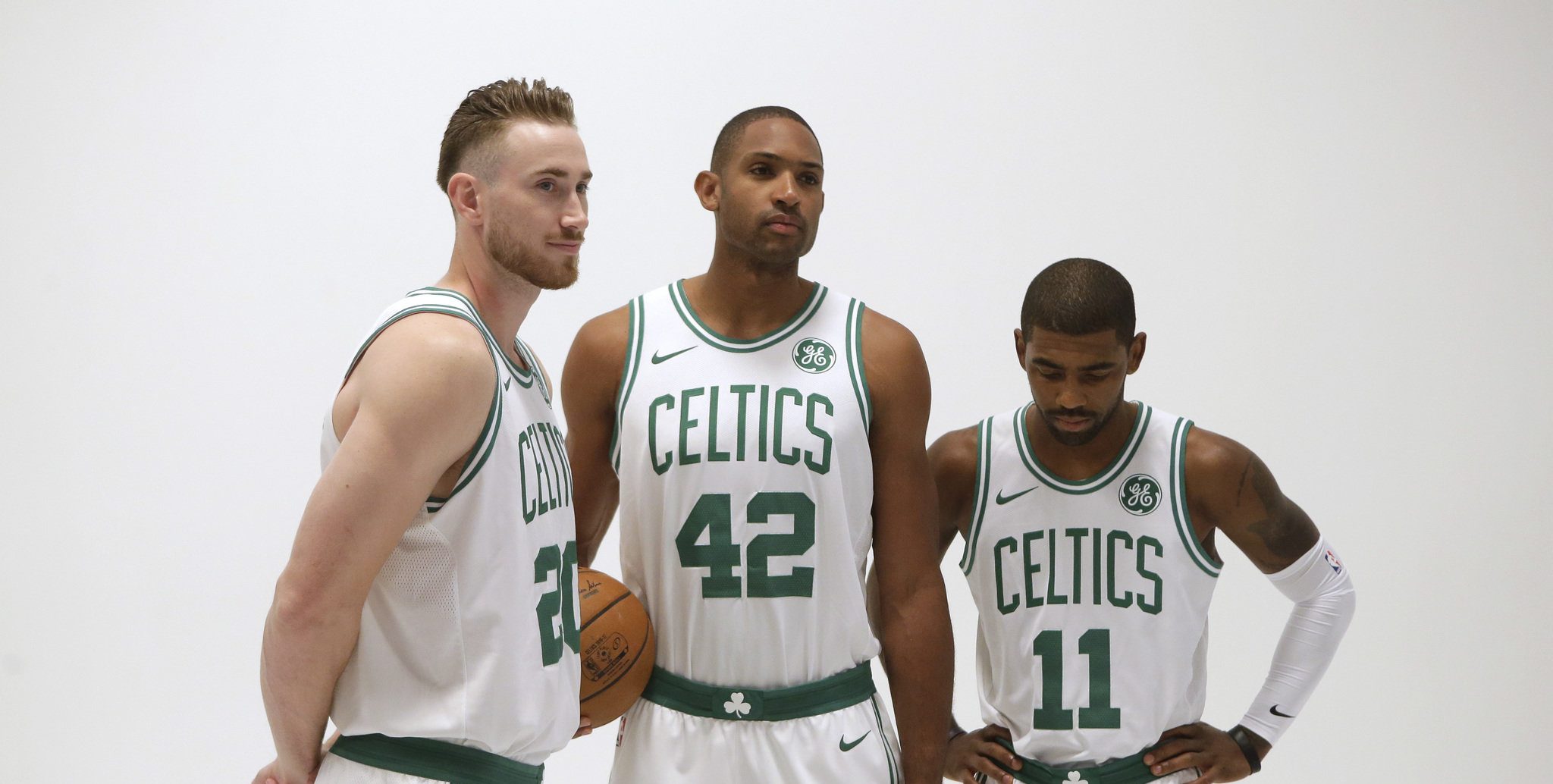 Gordon Hayward, Al Horford et Kyrie Irving sous le maillot des Celtics.