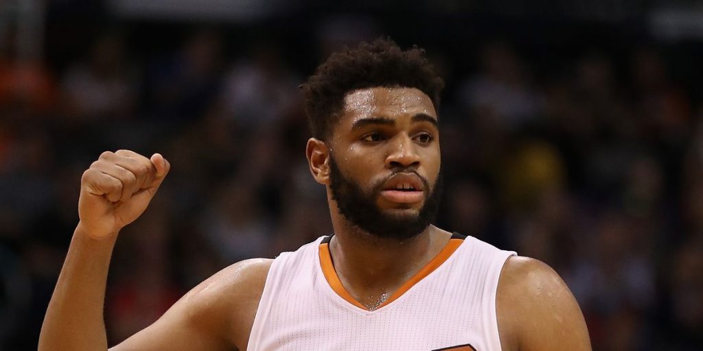 Alan Williams avec le maillot de Phoenix