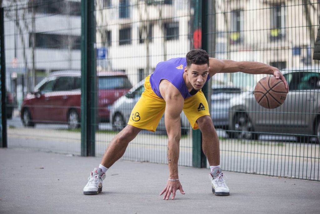 Brisco basket freestyle tourne une vidéo 