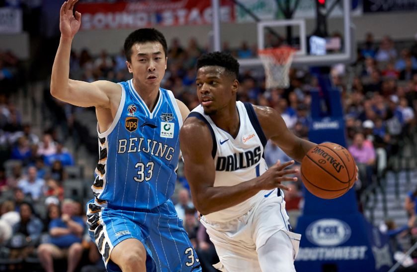 Dennis Smith Jr. met les Beijing Ducks à l'amende avec Dallas.