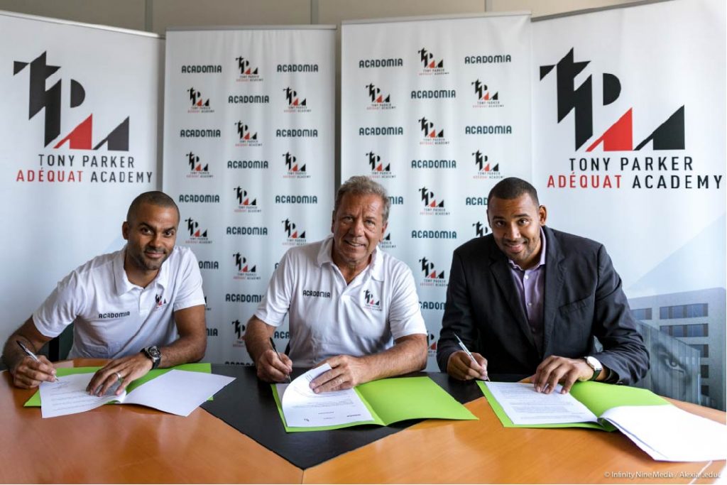 Tony Parker et Philippe Coléon signent le partenariat avec Acadomia