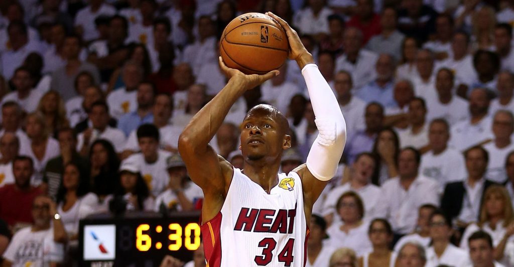 Ray Allen au shoot sous le maillot du Heat.