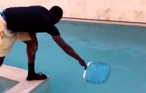 NBA – Insolite : Draymond Green nettoie la piscine de DeMarcus Cousins