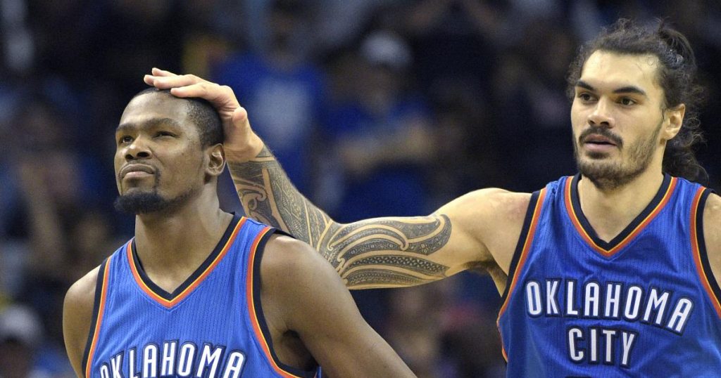 Kevin Durant et Steven Adams sous le maillot du Thunder.