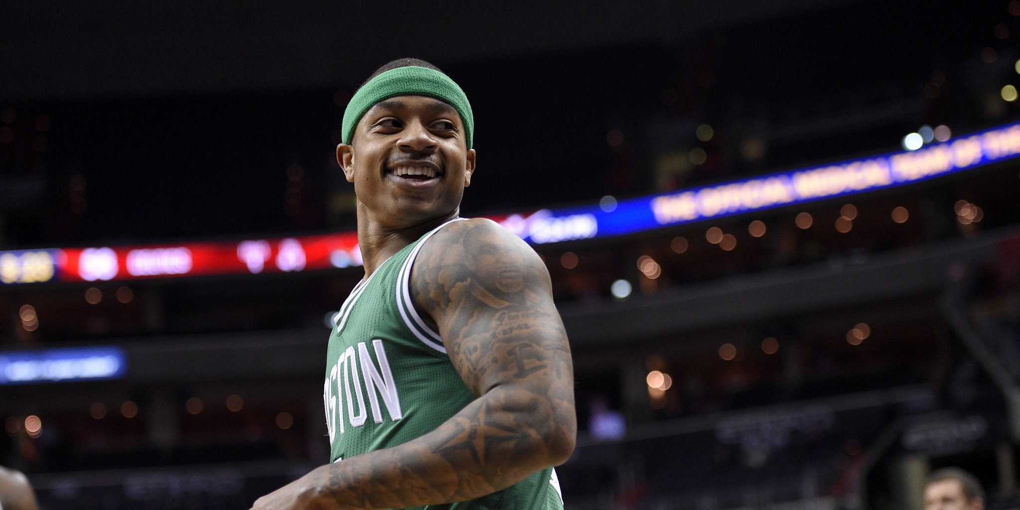 Isaiah Thomas, tout sourire, sous le maillot de Boston.