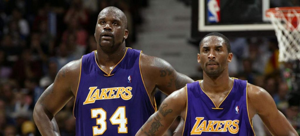 Shaquille O'Neal et Kobe Bryant sous le maillot des Lakers.