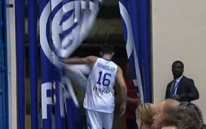 Insolite – Disqualifié, Kostas Papanikolaou déclenche l’alarme incendie