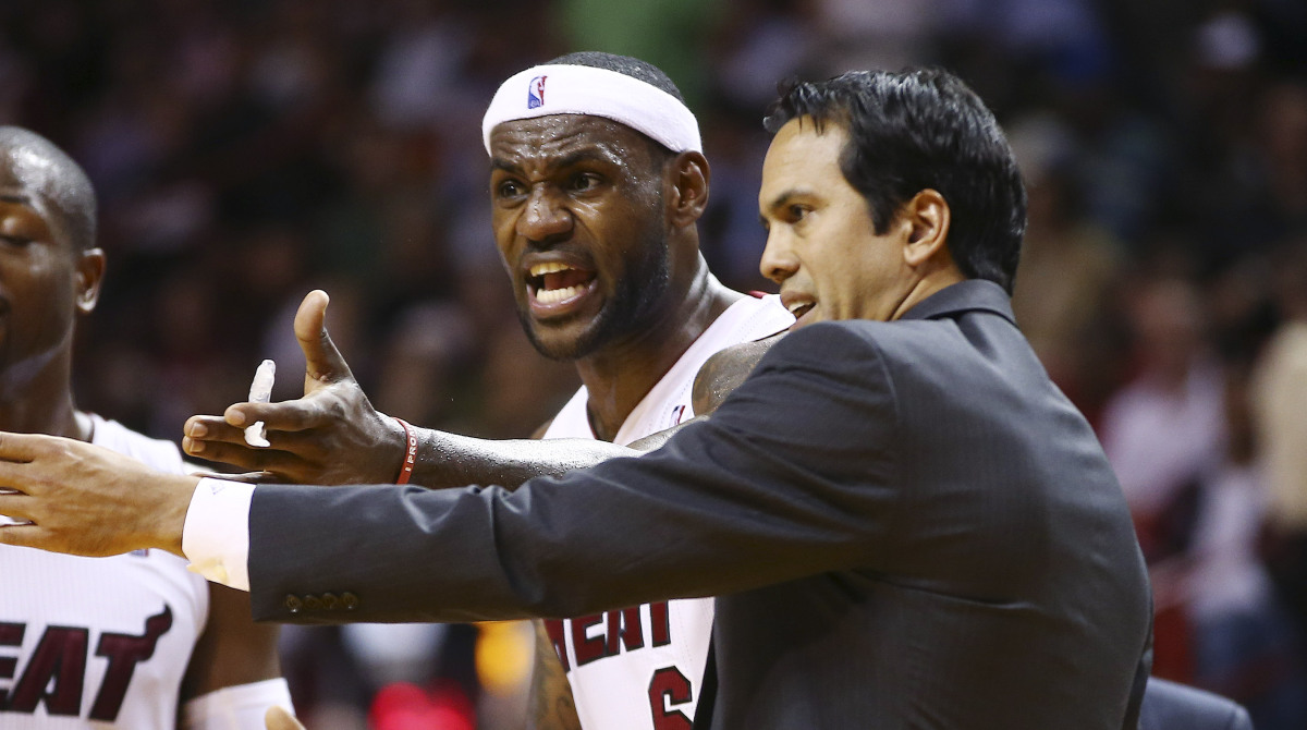 LeBron James, à gauche, et Erik Spoelstra avec le Miami Heat en 2013.