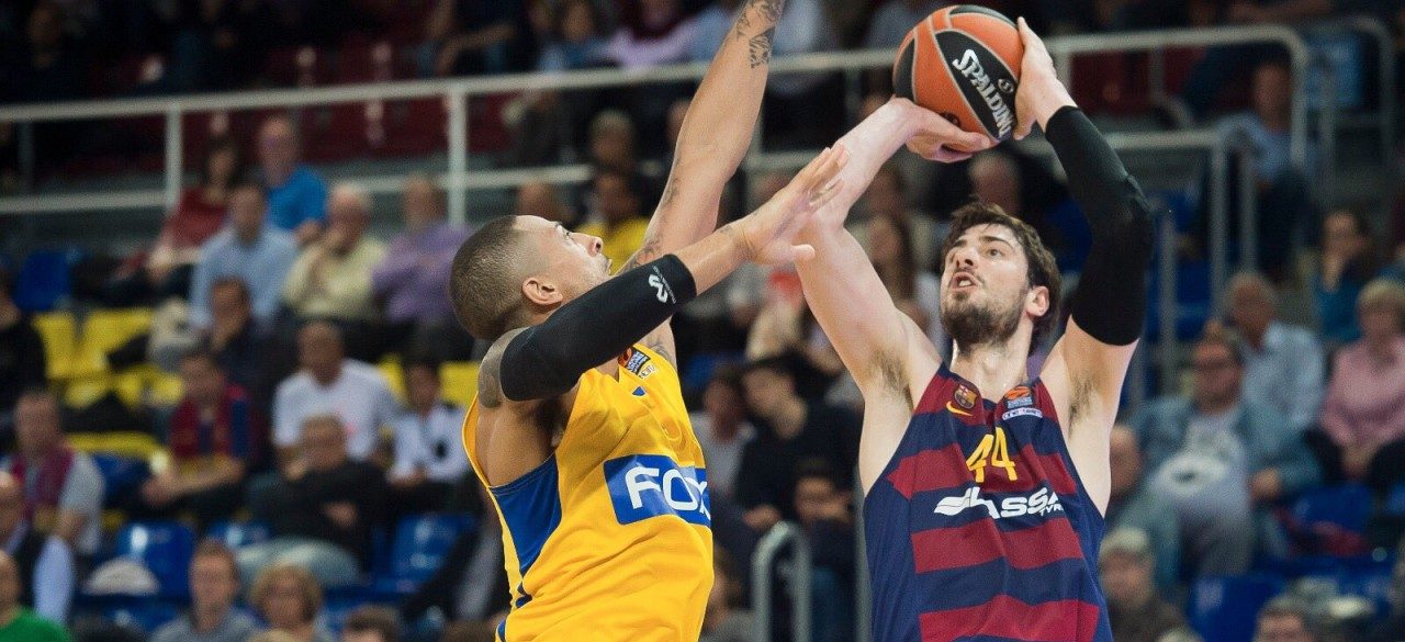 Ante Tomic en plein tir sous le maillot du Barcelone Lassa