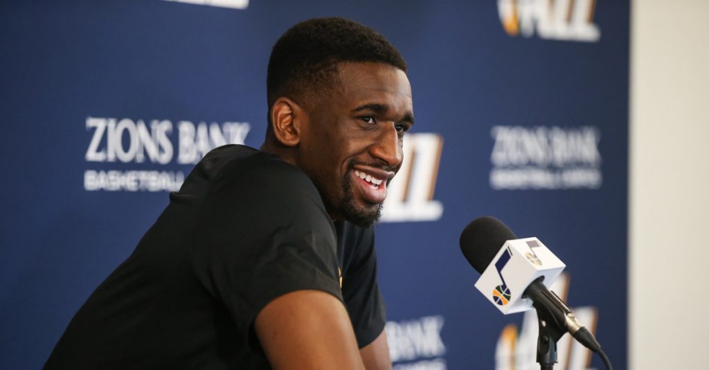 Ekpe Udoh lors d'une conférence de presse pour le Jazz de Utah