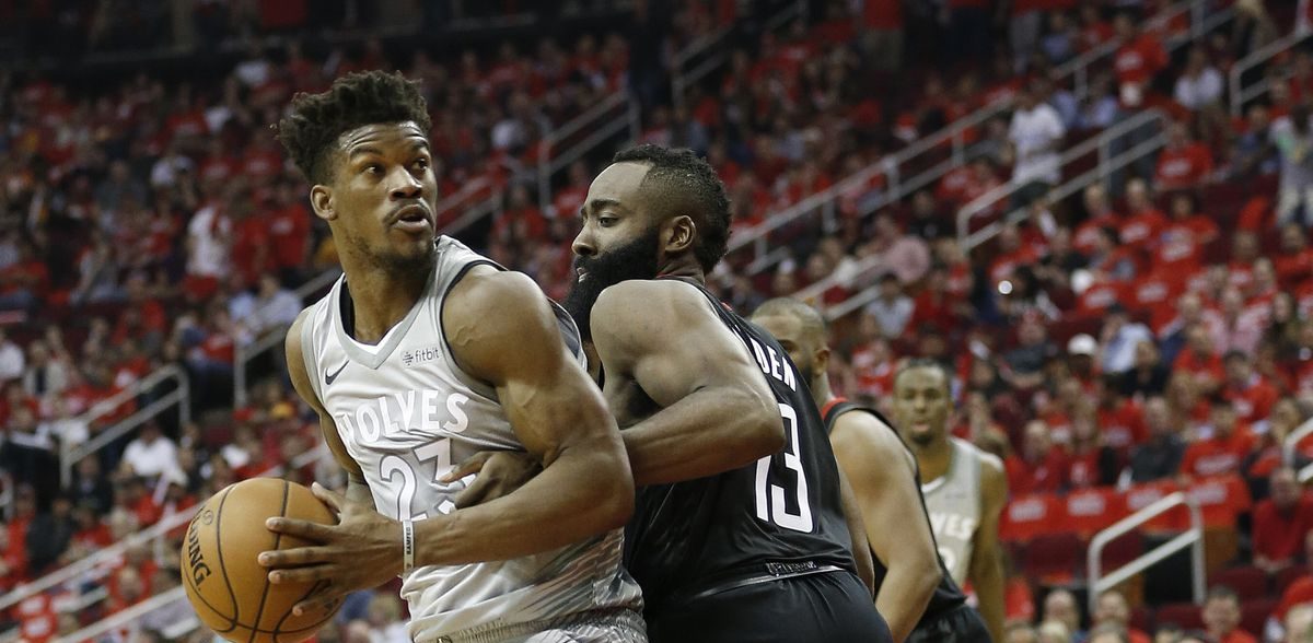 Jimmy Butler sous le maillot des Timberwolves face à James Harden