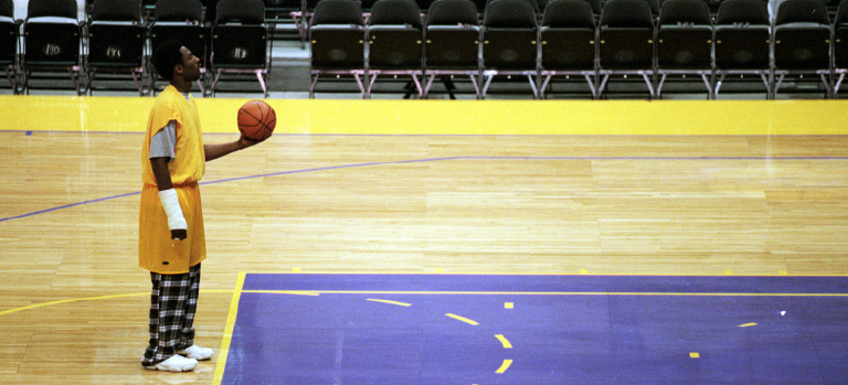 Kobe Bryant en pyjama lors d'un entraînement à Los Angeles