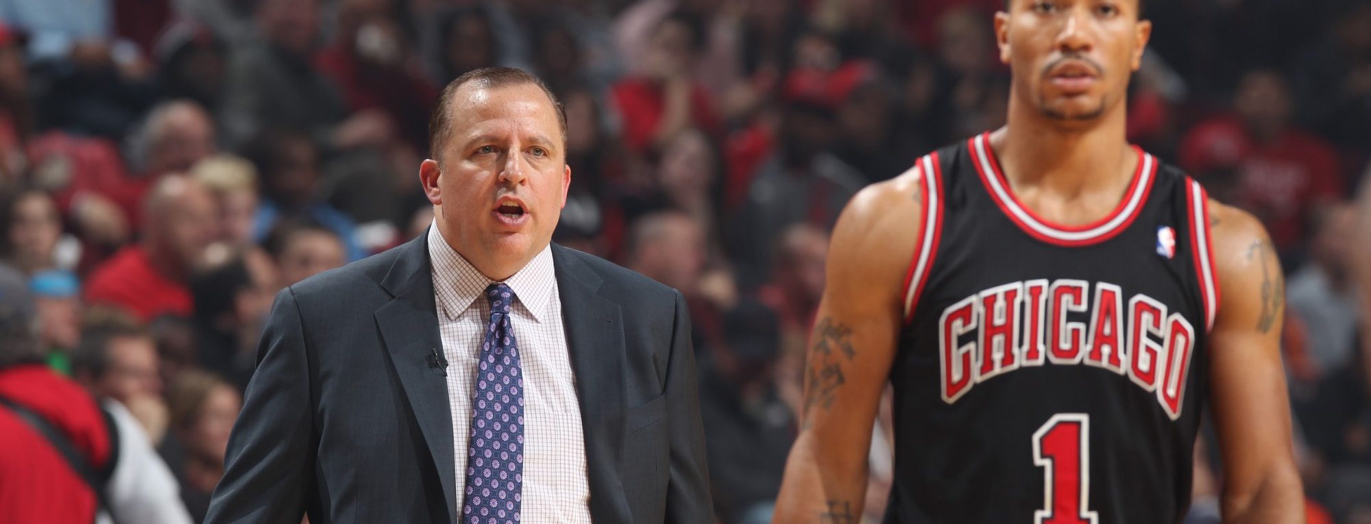 Tom Thibodeau parle à Derrick Rose à l'époque de Chicago