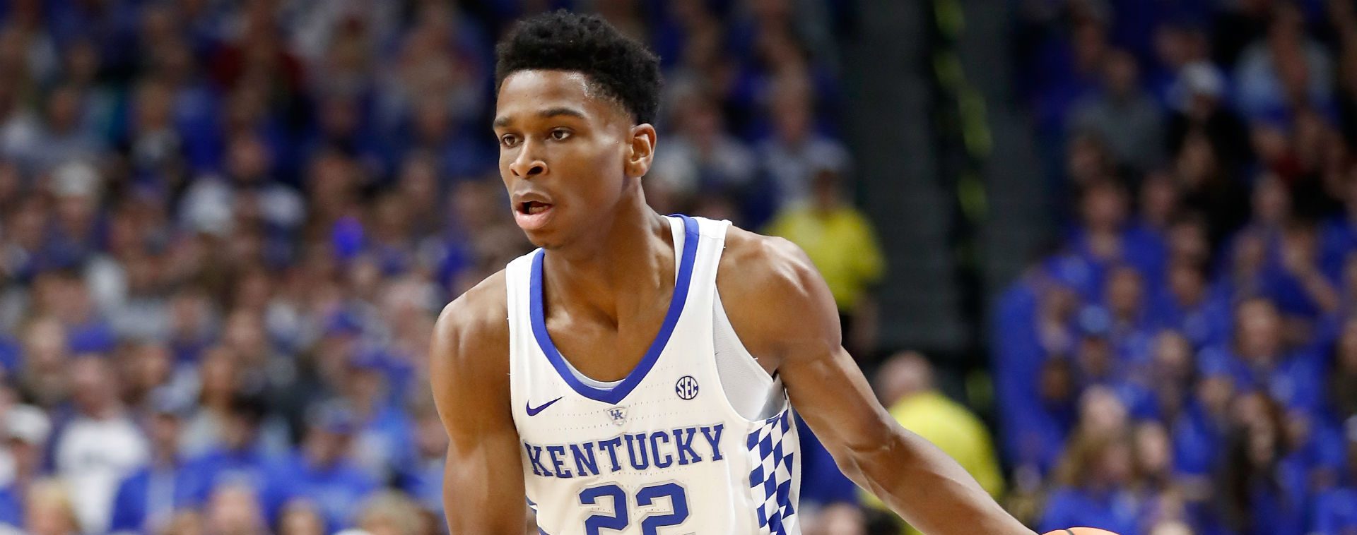 Shai Gilgeous-Alexander, balle en main, sous le maillot de Kentucky.