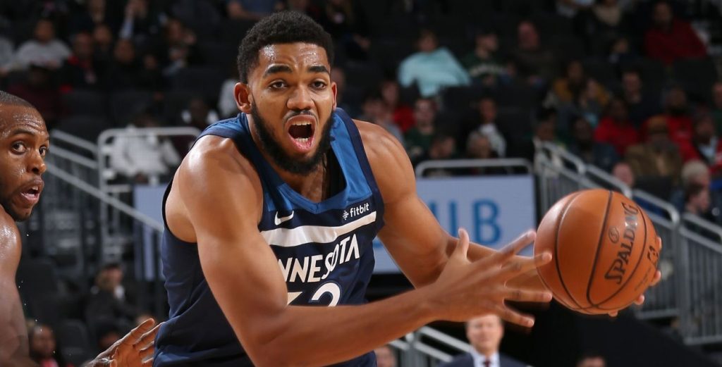 Karl-Anthony Towns fonce vers le cercle