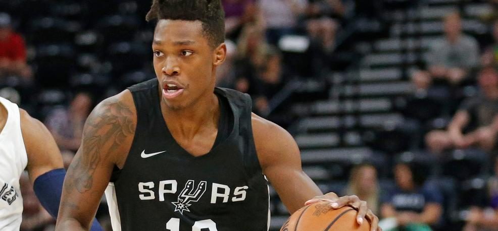 Lonnie Walker lors de la pré-saison avec les spurs