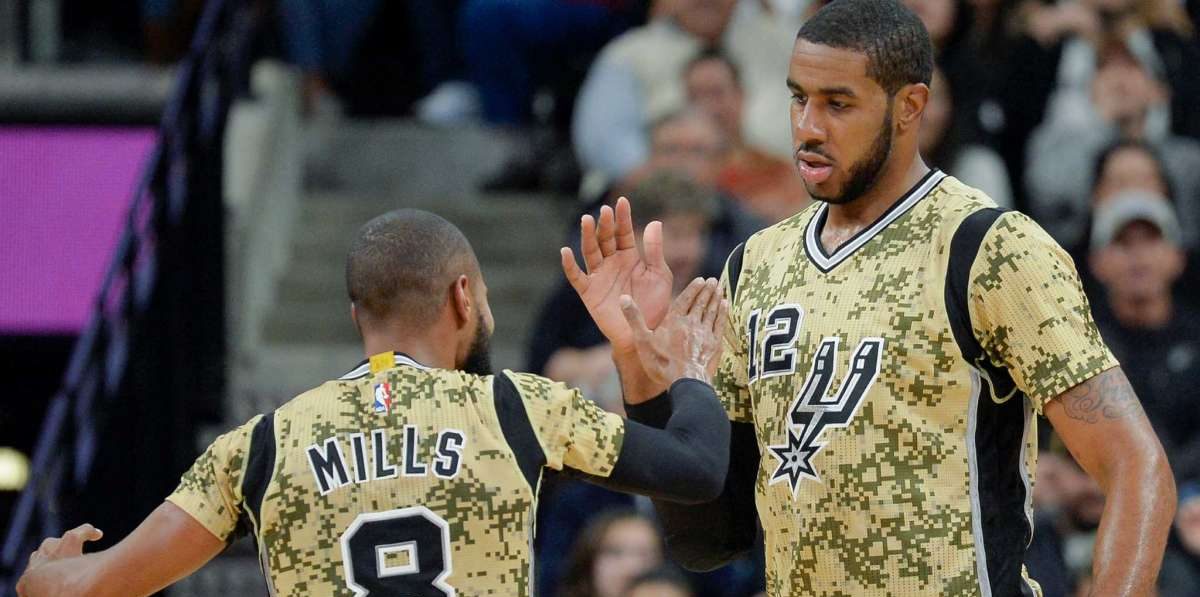 Patty Mills et LaMarcus Aldridge sous le maillot des Spurs.