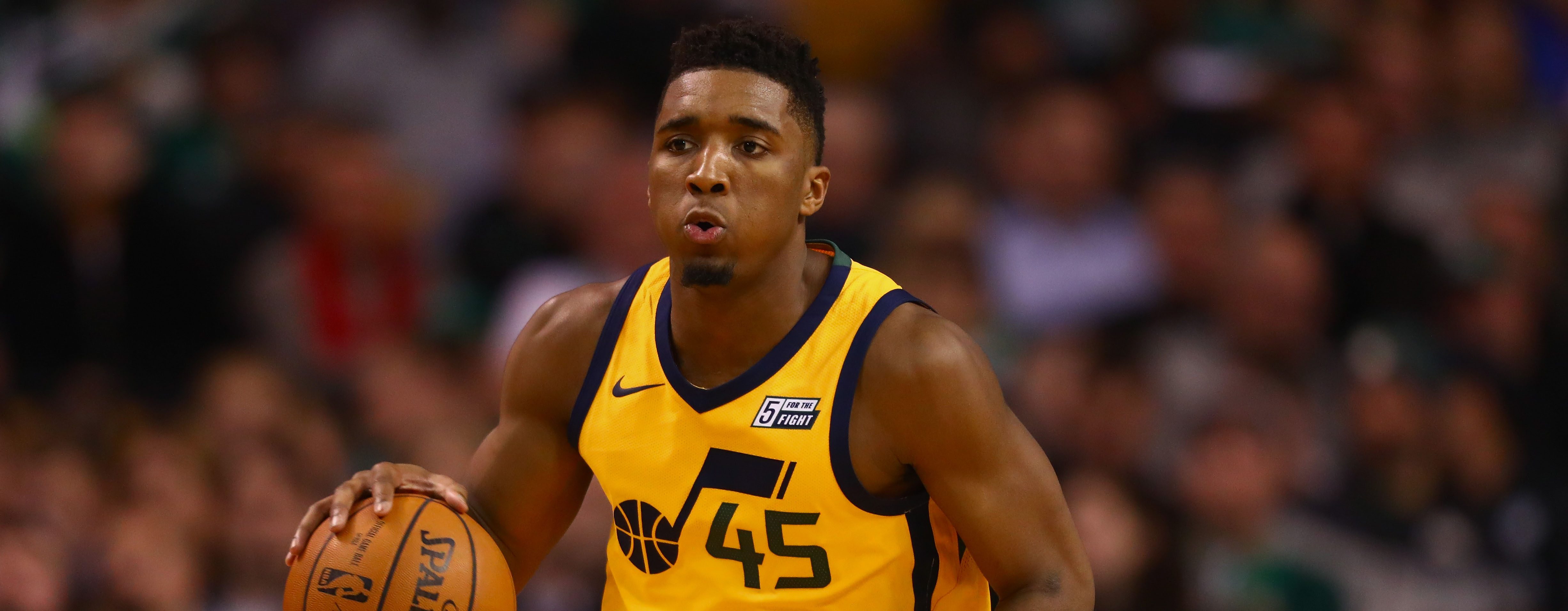 Donovan Mitchell, balle en main sous le maillot du Jazz