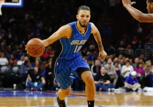 Evan Fournier balle en main sous le maillot du Orlando Magic en NBA