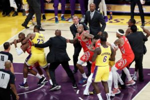 NBA – Les joueurs réagissent à la bagarre… et envoient des tacles