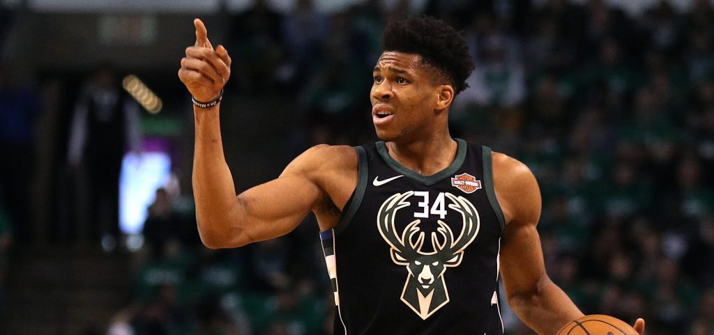 Giannis Antetokounmpo sous le maillot des Bucks.