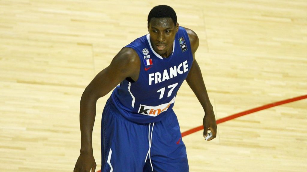 Ian Mahinmi sous le maillot de l'équipe de France