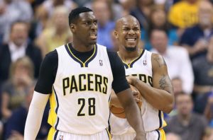 Ian Mahinmi, avec David West, sous le maillot des Pacers