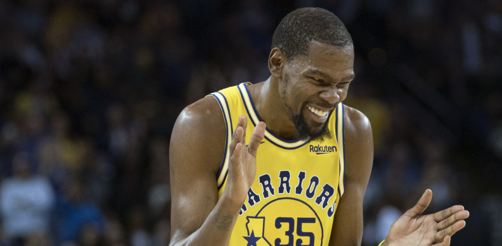 Kevin Durant, sous le maillots de Warriors, réfléchit à son avenir