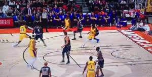 NBA – Le premier panier et la sublime première passe de LeBron James à L.A !