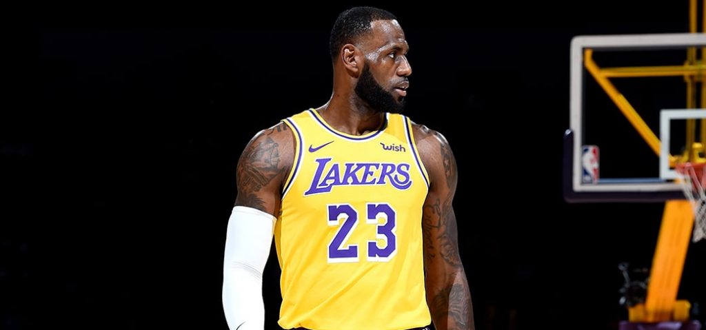 LeBron James sous le maillot des Lakers.