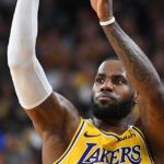 NBA – Quand LeBron James se transforme en Stephen Curry à l’échauffement