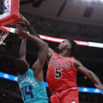 NBA – Top 10 de la nuit : Bobby Portis bouffe Michael Kidd-Gilchrist