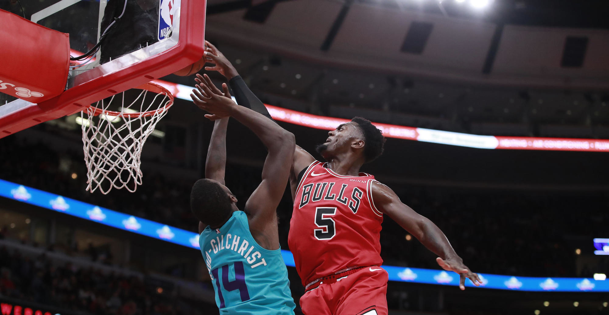 De la pure sauvagerie : Bobby Portis n'a eu aucune pitié face à Michael Kidd-Gilchrist