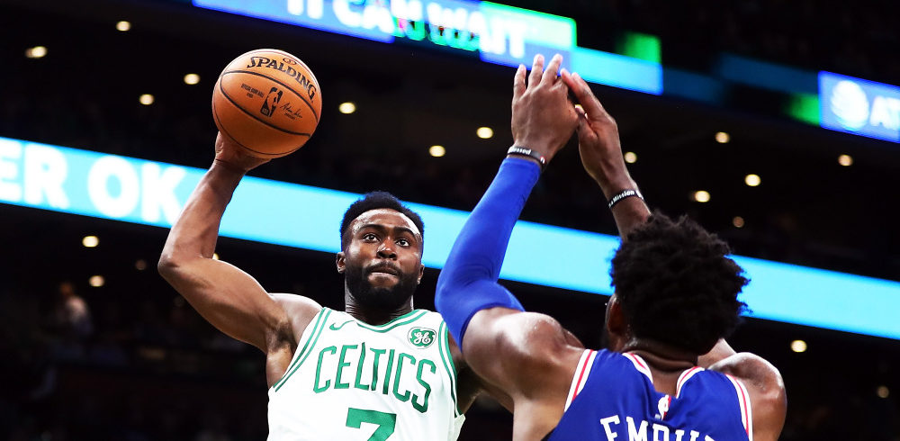 On commence la saison avec le premier poster de l'année. Jaylen Brown n'y est pas allé de main morte avec Joël Embiid